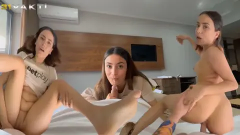 Liseli Bakire Kız Kuzeninin Arka Kapısını Zorluyor